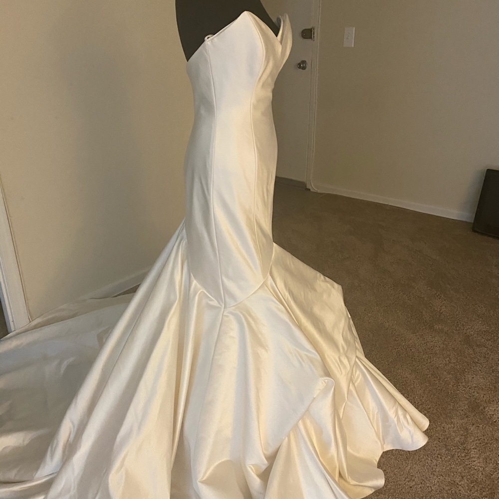 Anna Maier Letititia Wedding Gown size 4